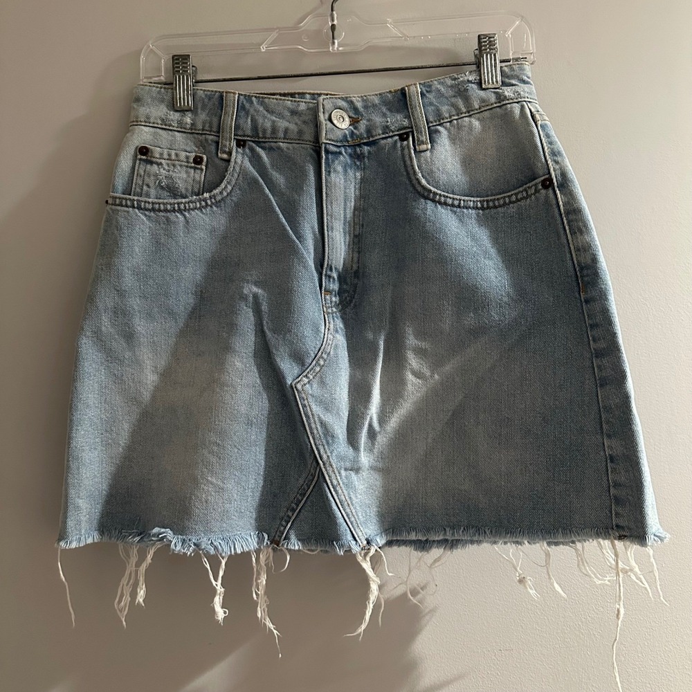 BDG Urban Outfitters Denim Mini Skirt Frayed Hem Light Wash Size M